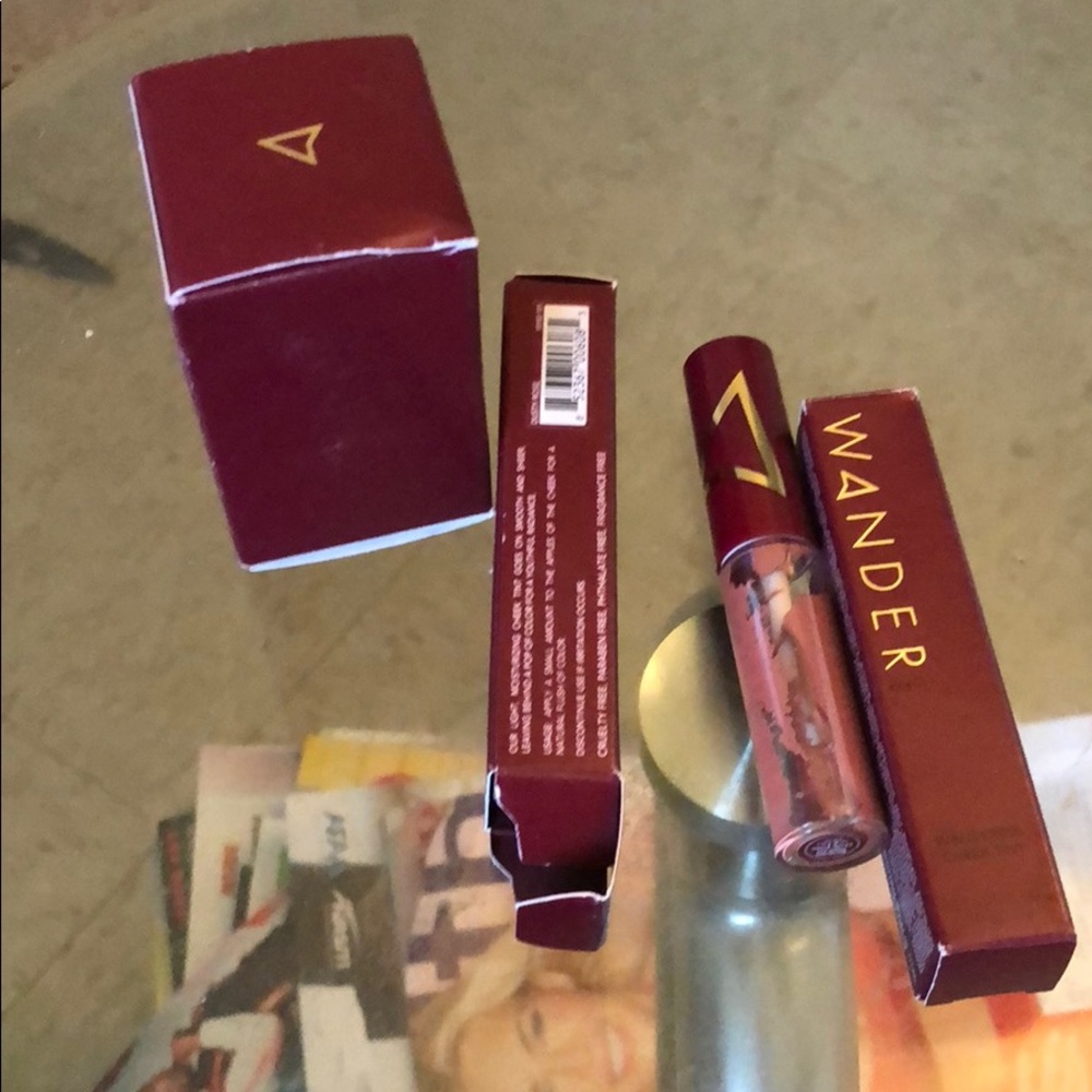 Wander beauty cushion and cheek tint